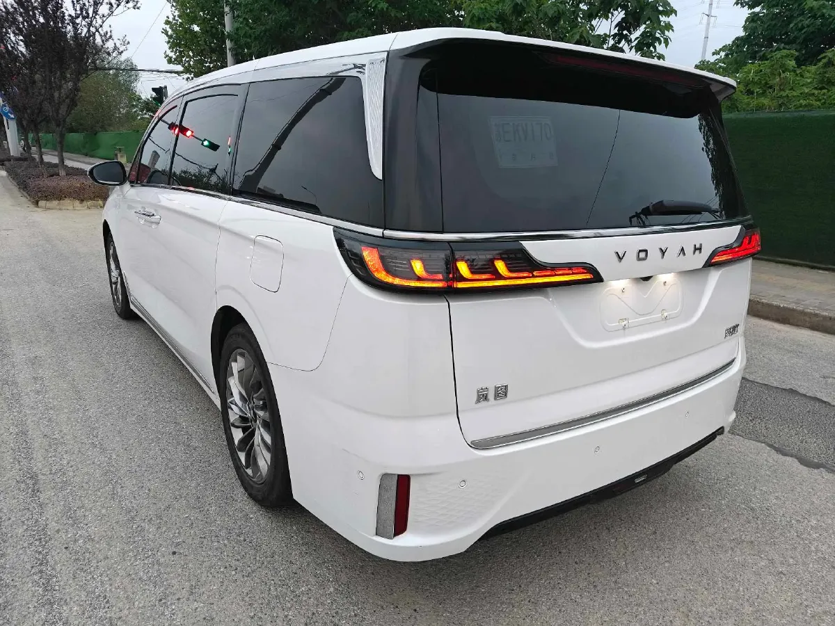 2022 Voyah Dream 1.5T 136HP L4 PHEV 25.57KWH,autocango,china used car exporter,china ev exporter,chinese used car exporter,chinese used ev exporter