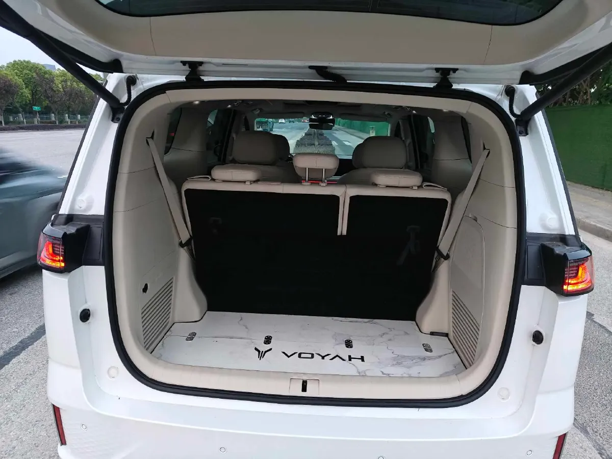 2022 Voyah Dream 1.5T 136HP L4 PHEV 25.57KWH,autocango,china used car exporter,china ev exporter,chinese used car exporter,chinese used ev exporter