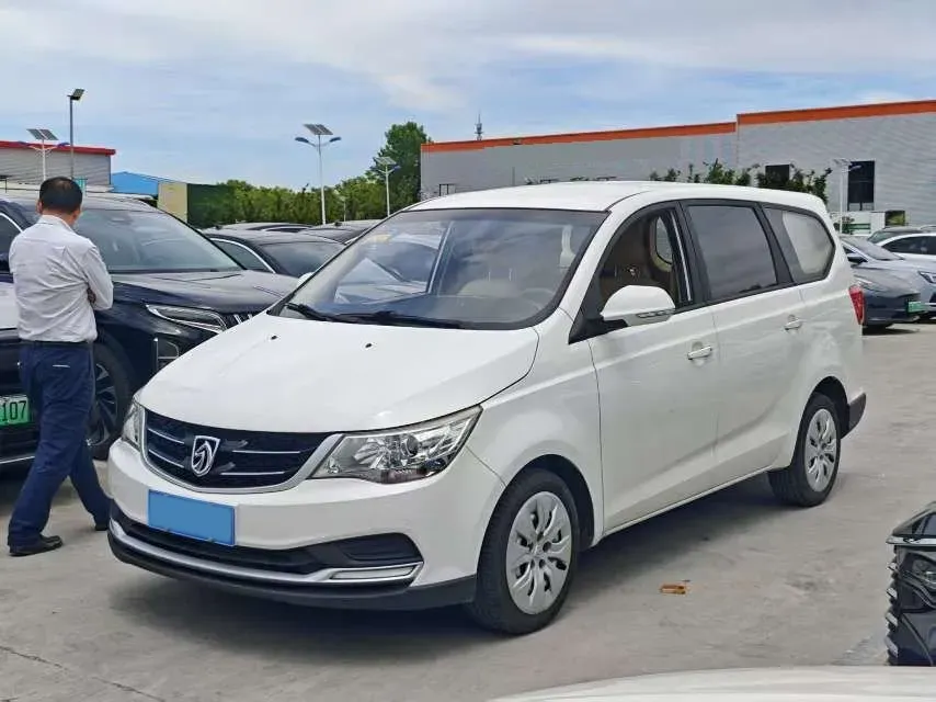 2016 BaoJun 730 1.5L 112HP L4 5MT,autocango,china used car exporter,china ev exporter,chinese used car exporter,chinese used ev exporter