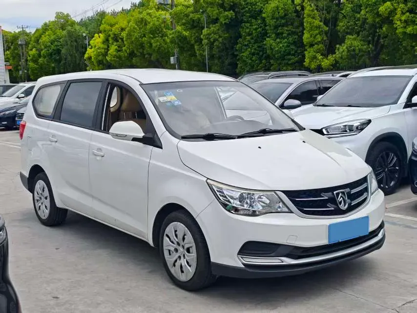 2016 BaoJun 730 1.5L 112HP L4 5MT,autocango,china used car exporter,china ev exporter,chinese used car exporter,chinese used ev exporter