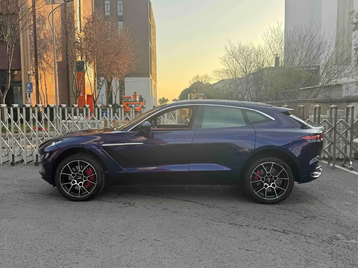 2023 Aston Martin DBX 3.0T 435HP L6 9AT,autocango,china used car exporter,china ev exporter,chinese used car exporter,chinese used ev exporter