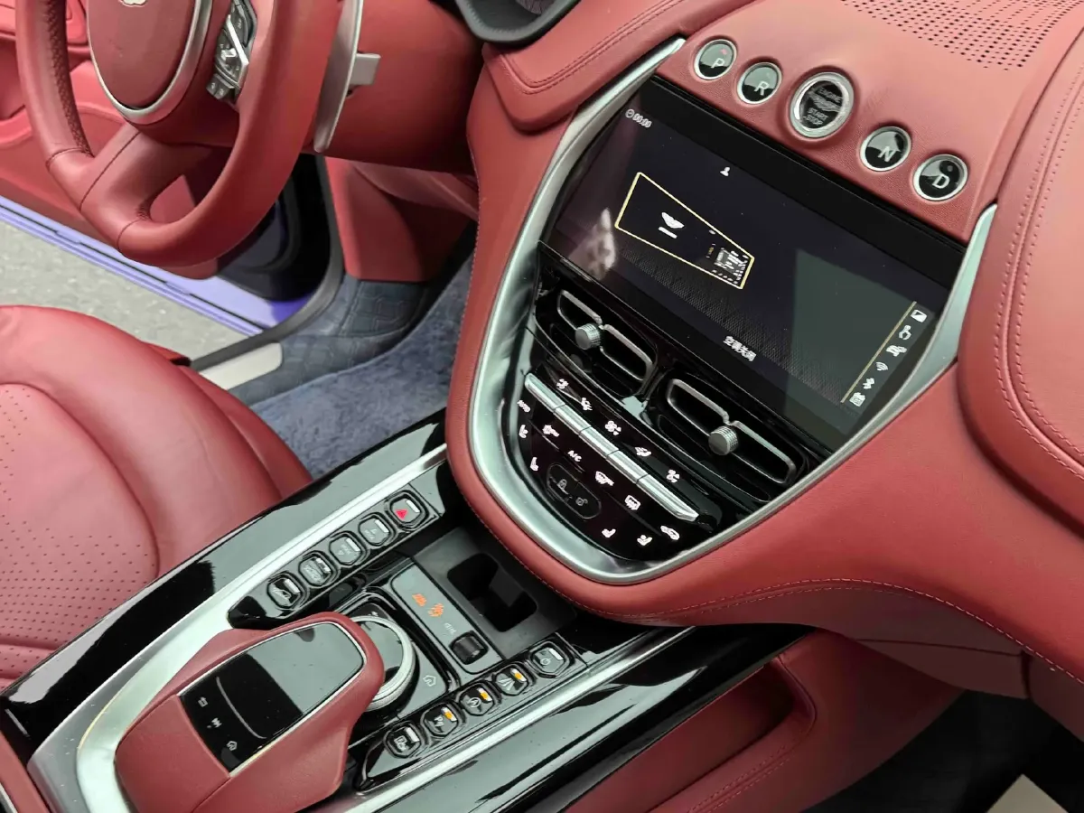 2023 Aston Martin DBX 3.0T 435HP L6 9AT,autocango,china used car exporter,china ev exporter,chinese used car exporter,chinese used ev exporter