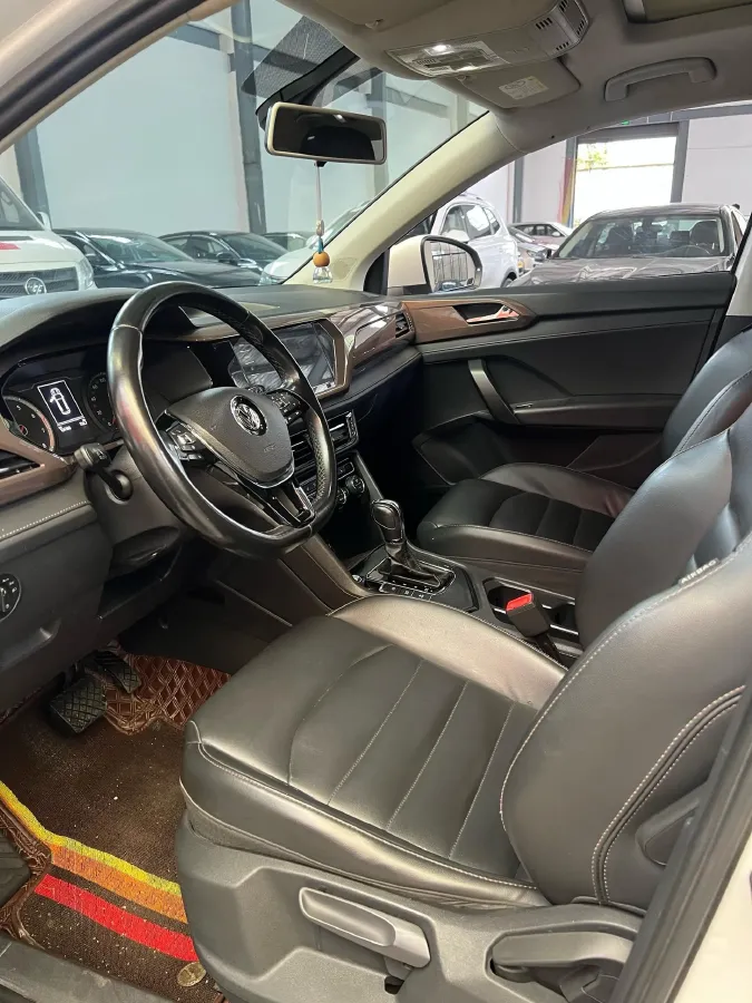 2019 MINI MINI 1.5T 102HP L3 7DCT,autocango,china used car exporter,china ev exporter,chinese used car exporter,chinese used ev exporter