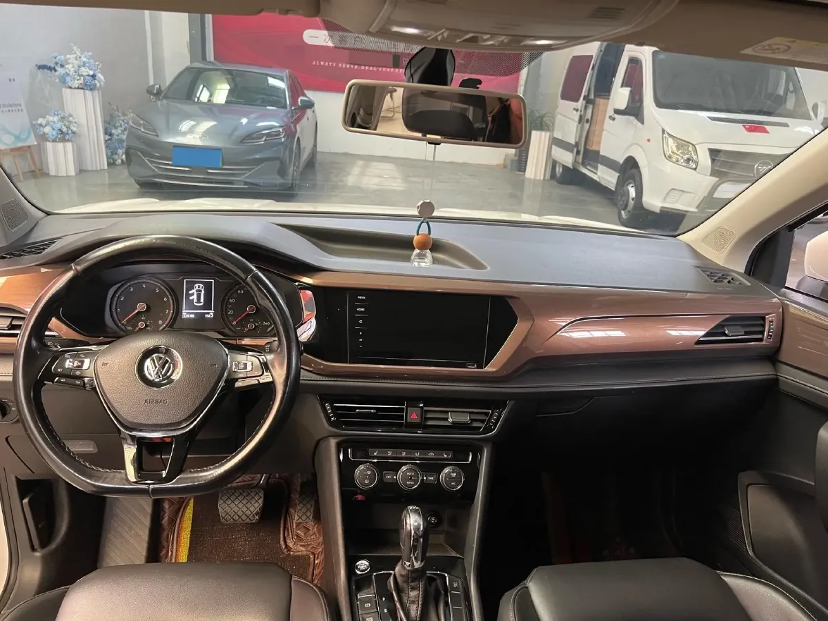 2019 MINI MINI 1.5T 102HP L3 7DCT,autocango,china used car exporter,china ev exporter,chinese used car exporter,chinese used ev exporter