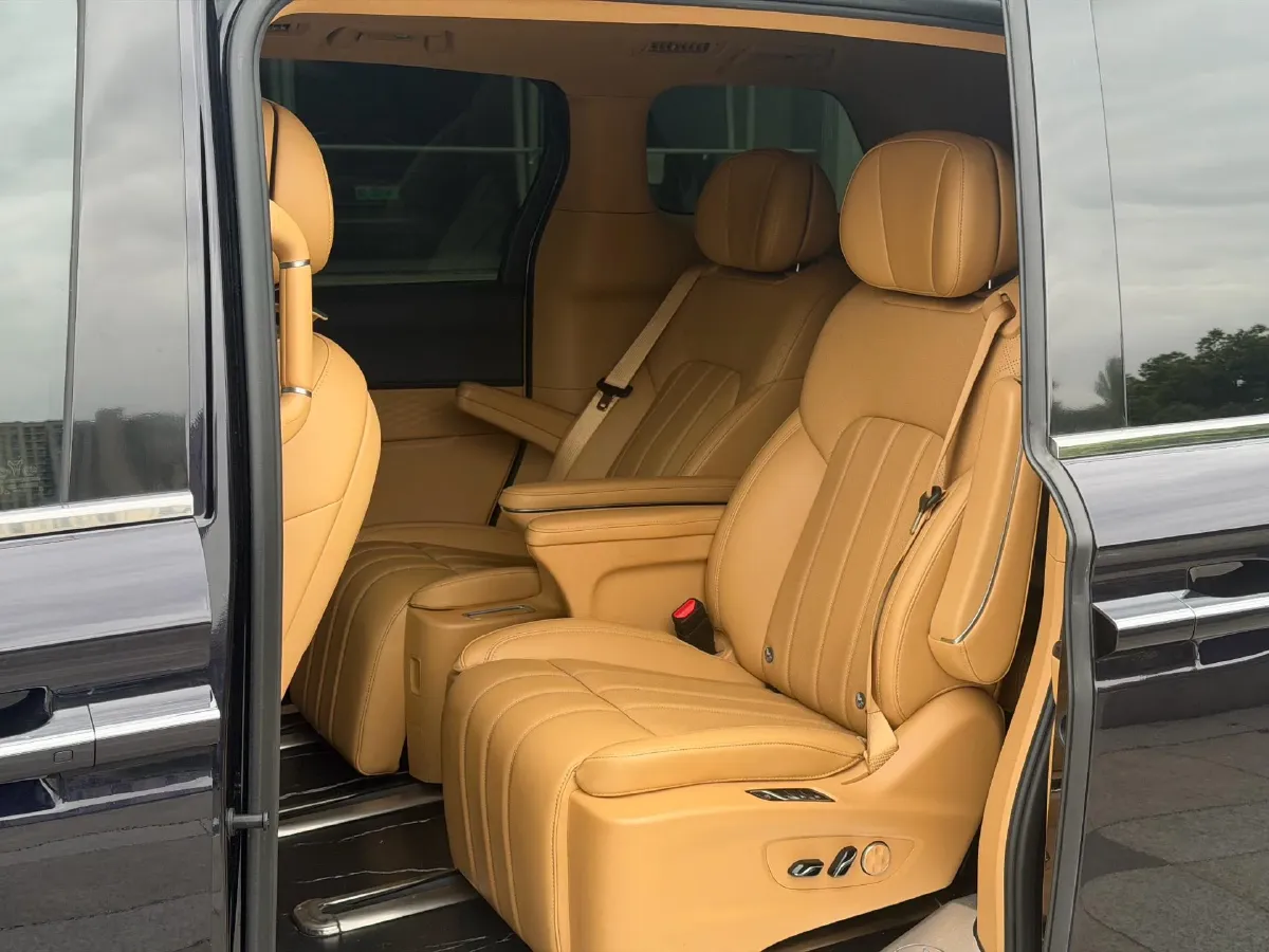 2024 Voyah Dream 1.5T 150HP L4 PHEV 43KWH,autocango,china used car exporter,china ev exporter,chinese used car exporter,chinese used ev exporter