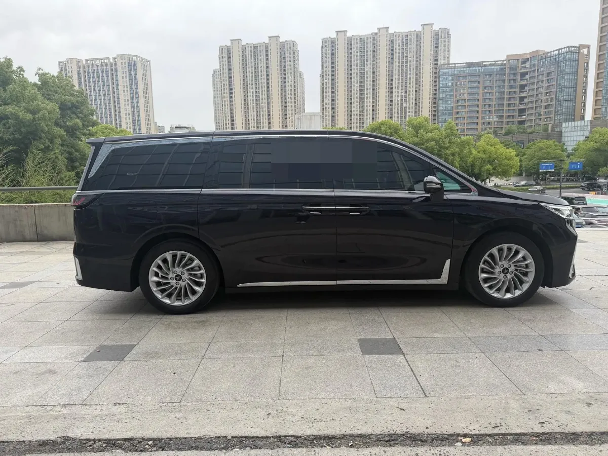 2024 Voyah Dream 1.5T 150HP L4 PHEV 43KWH,autocango,china used car exporter,china ev exporter,chinese used car exporter,chinese used ev exporter