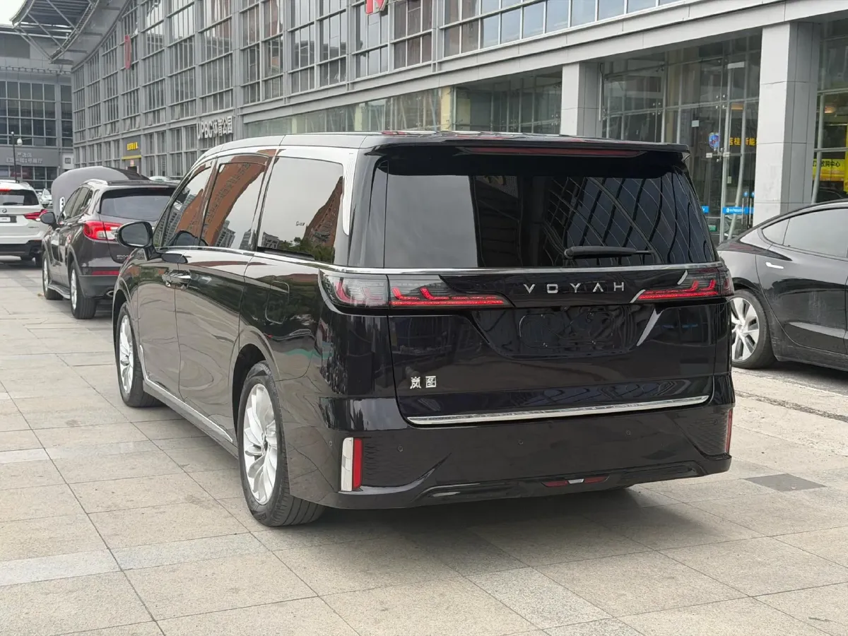 2024 Voyah Dream 1.5T 150HP L4 PHEV 43KWH,autocango,china used car exporter,china ev exporter,chinese used car exporter,chinese used ev exporter
