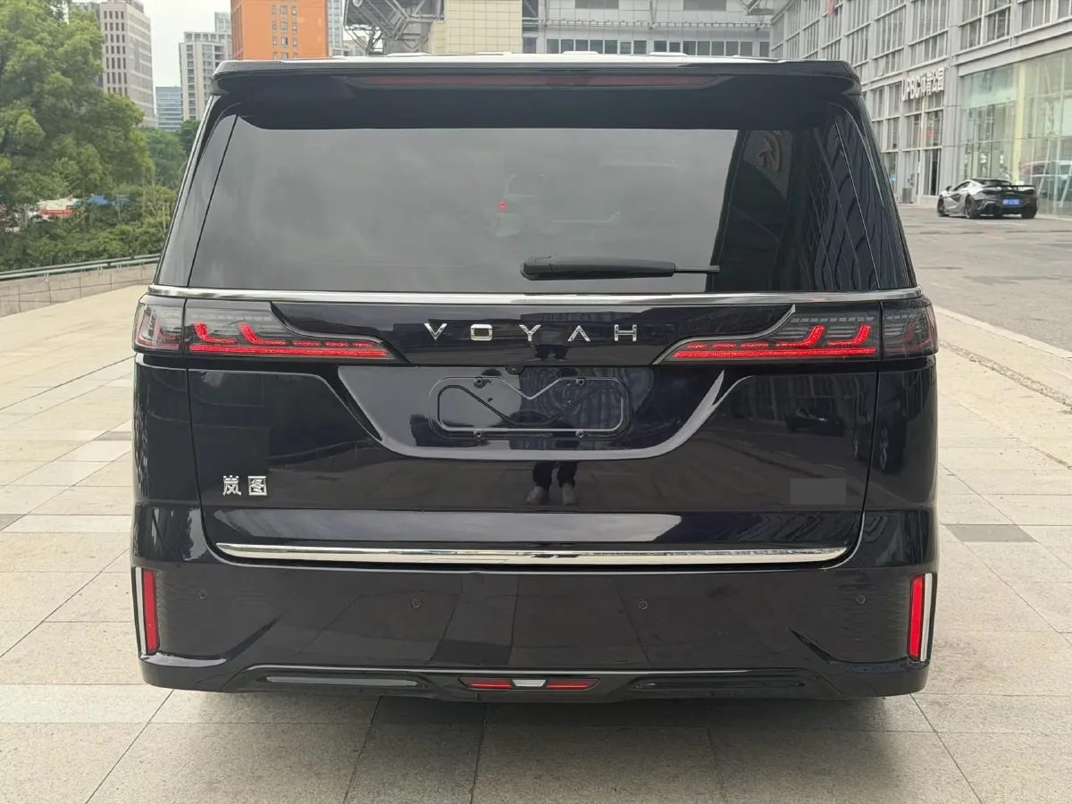 2024 Voyah Dream 1.5T 150HP L4 PHEV 43KWH,autocango,china used car exporter,china ev exporter,chinese used car exporter,chinese used ev exporter