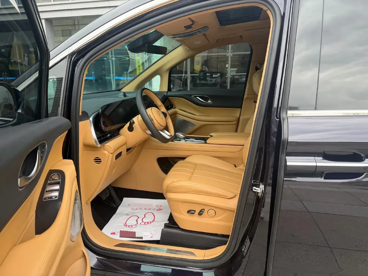 2024 Voyah Dream 1.5T 150HP L4 PHEV 43KWH,autocango,china used car exporter,china ev exporter,chinese used car exporter,chinese used ev exporter