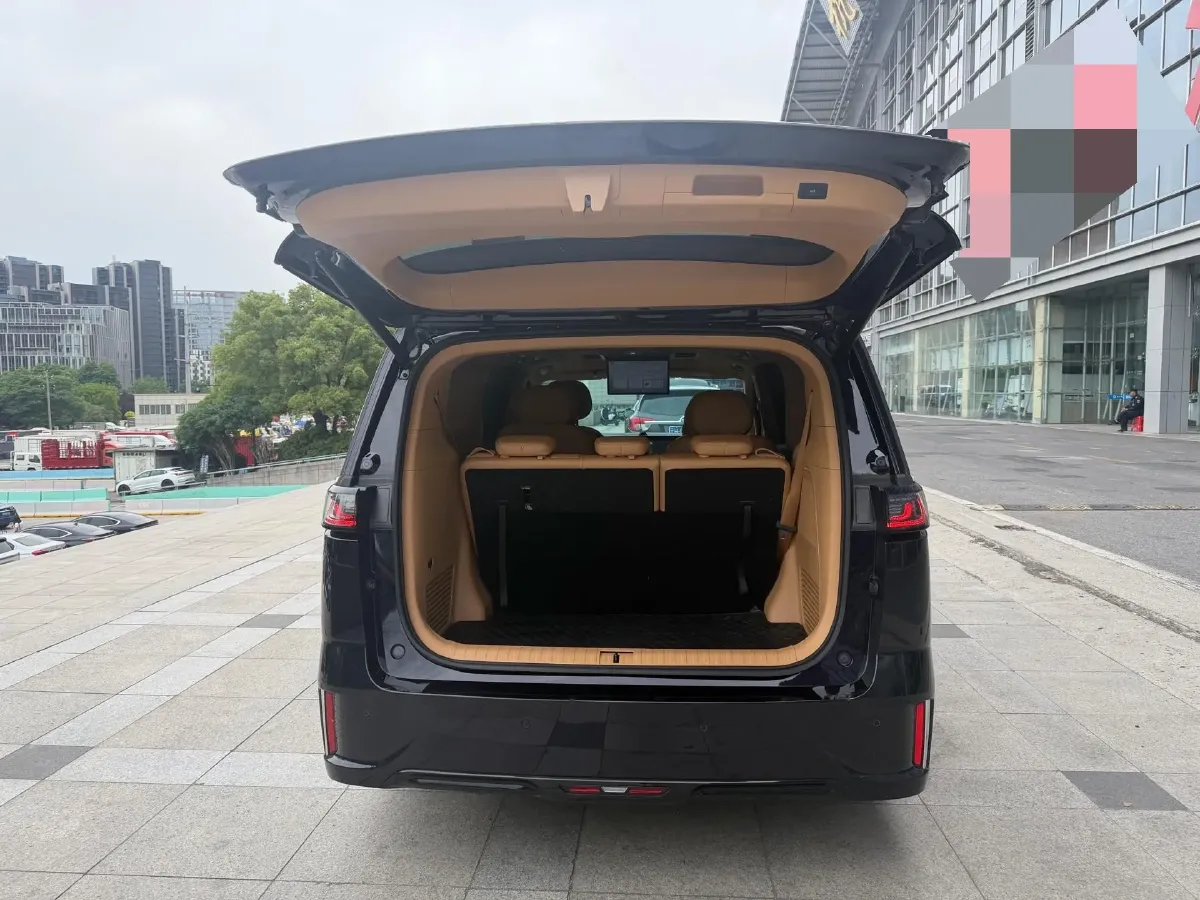 2024 Voyah Dream 1.5T 150HP L4 PHEV 43KWH,autocango,china used car exporter,china ev exporter,chinese used car exporter,chinese used ev exporter
