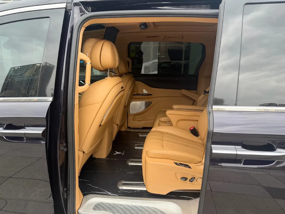 2024 Voyah Dream 1.5T 150HP L4 PHEV 43KWH,autocango,china used car exporter,china ev exporter,chinese used car exporter,chinese used ev exporter