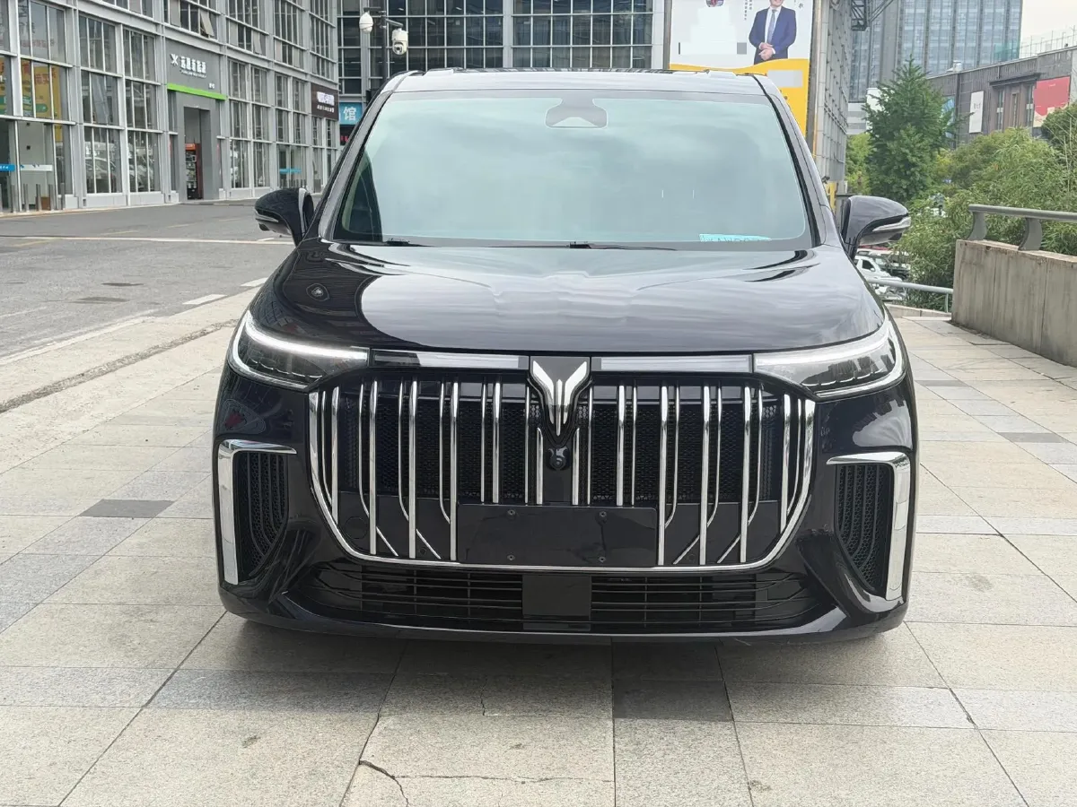 2024 Voyah Dream 1.5T 150HP L4 PHEV 43KWH,autocango,china used car exporter,china ev exporter,chinese used car exporter,chinese used ev exporter