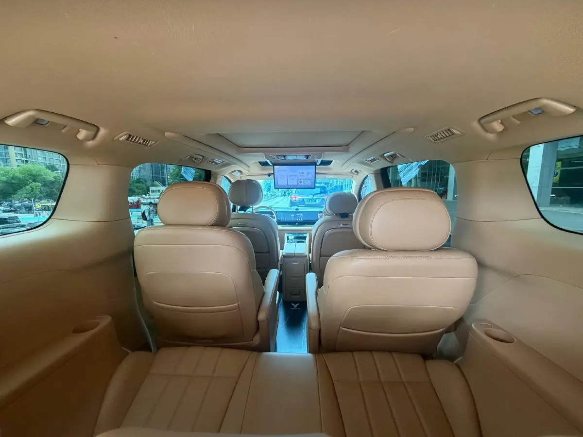 2024 Voyah Dream 1.5T 150HP L4 PHEV 43KWH,autocango,china used car exporter,china ev exporter,chinese used car exporter,chinese used ev exporter