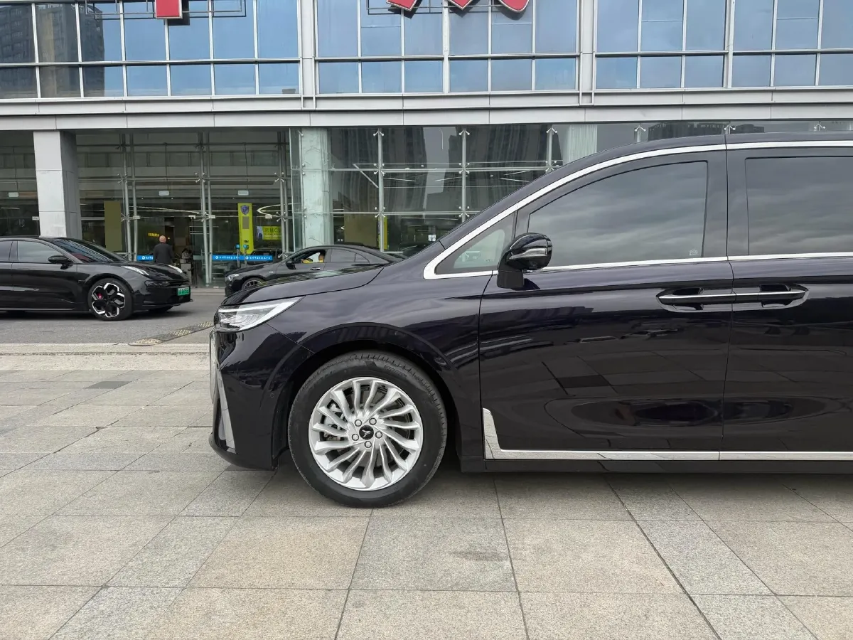 2024 Voyah Dream 1.5T 150HP L4 PHEV 43KWH,autocango,china used car exporter,china ev exporter,chinese used car exporter,chinese used ev exporter