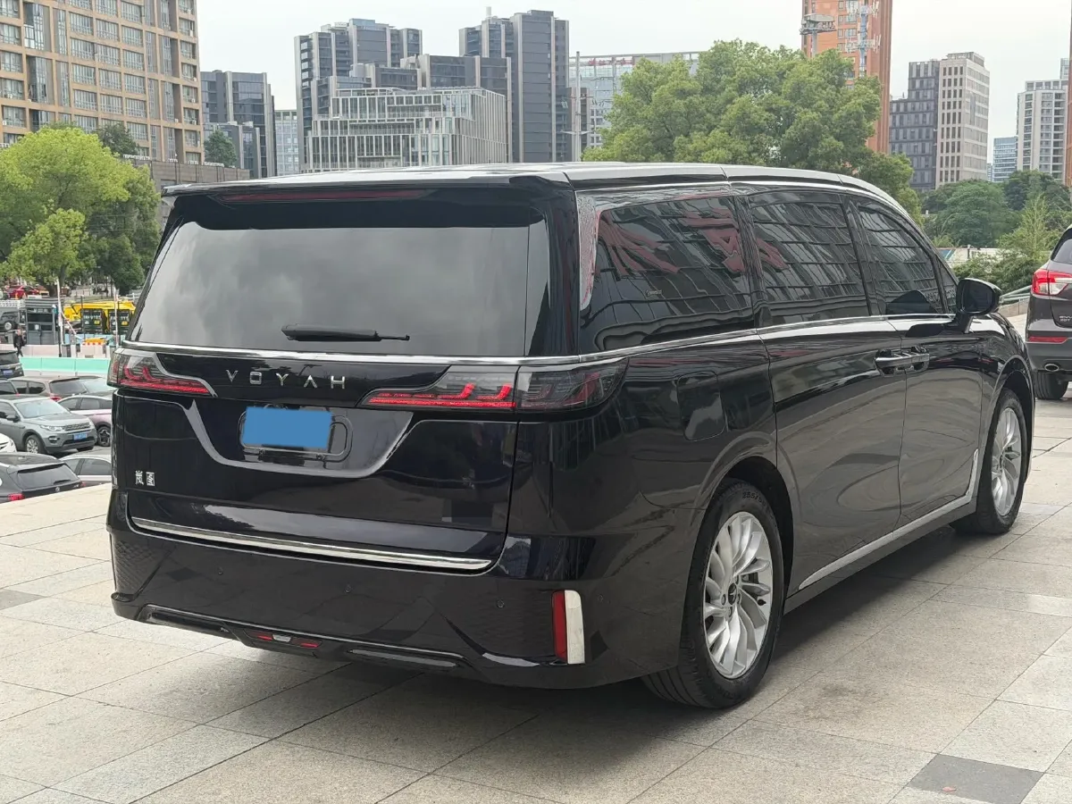2024 Voyah Dream 1.5T 150HP L4 PHEV 43KWH,autocango,china used car exporter,china ev exporter,chinese used car exporter,chinese used ev exporter