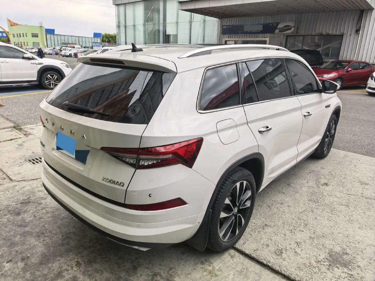 2022 Skoda Kodiak 2.0T 186HP L4 7DCT,autocango,china used car exporter,china ev exporter,chinese used car exporter,chinese used ev exporter