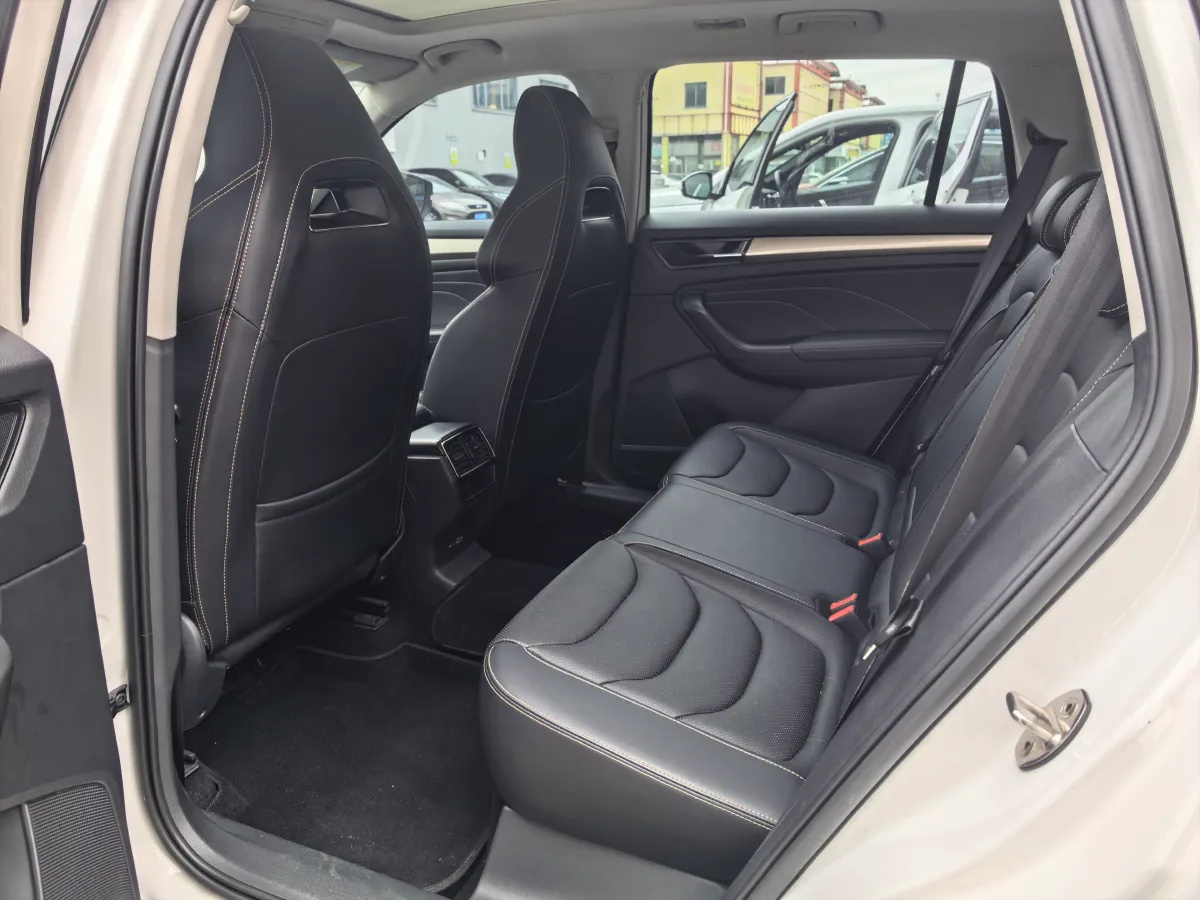 2022 Skoda Kodiak 2.0T 186HP L4 7DCT,autocango,china used car exporter,china ev exporter,chinese used car exporter,chinese used ev exporter