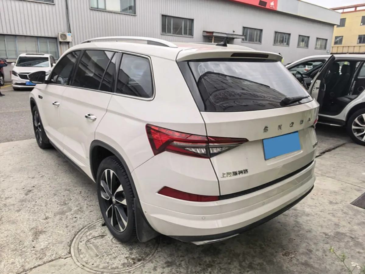 2022 Skoda Kodiak 2.0T 186HP L4 7DCT,autocango,china used car exporter,china ev exporter,chinese used car exporter,chinese used ev exporter