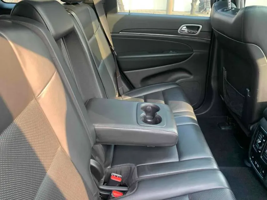 2020 Jeep Grand Cherokee 3.0L 234HP V6 8AT,autocango,china used car exporter,china ev exporter,chinese used car exporter,chinese used ev exporter