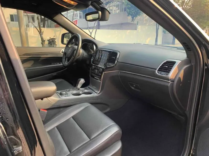 2020 Jeep Grand Cherokee 3.0L 234HP V6 8AT,autocango,china used car exporter,china ev exporter,chinese used car exporter,chinese used ev exporter