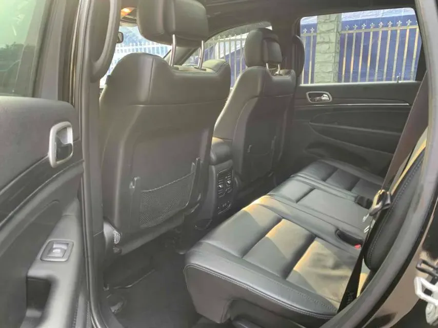 2020 Jeep Grand Cherokee 3.0L 234HP V6 8AT,autocango,china used car exporter,china ev exporter,chinese used car exporter,chinese used ev exporter