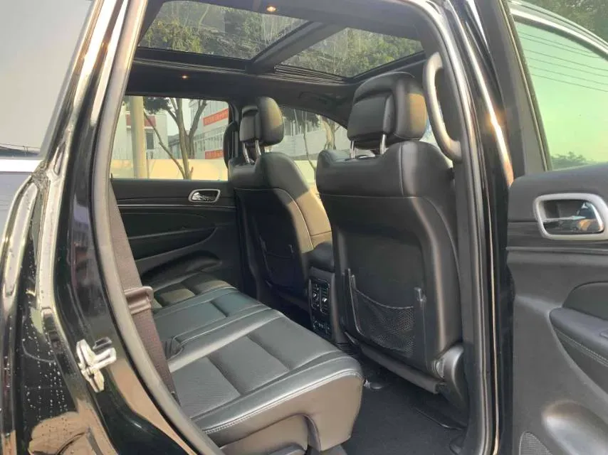 2020 Jeep Grand Cherokee 3.0L 234HP V6 8AT,autocango,china used car exporter,china ev exporter,chinese used car exporter,chinese used ev exporter