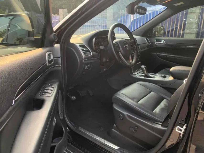 2020 Jeep Grand Cherokee 3.0L 234HP V6 8AT,autocango,china used car exporter,china ev exporter,chinese used car exporter,chinese used ev exporter