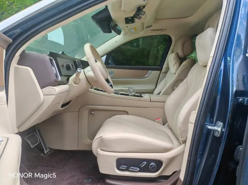 2025 AITO AITO M9 REEV 160HP REEV 52KWH,autocango,china used car exporter,china ev exporter,chinese used car exporter,chinese used ev exporter