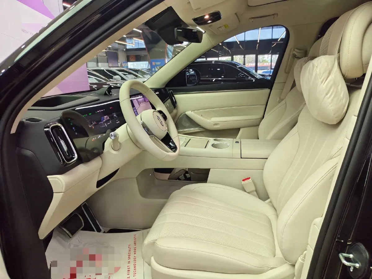 2025 AITO AITO M8 REEV 160HP REEV 37KWH,autocango,china used car exporter,china ev exporter,chinese used car exporter,chinese used ev exporter