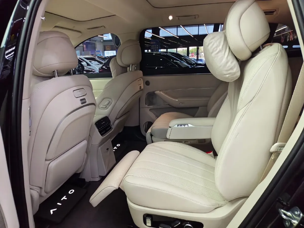 2025 AITO AITO M8 REEV 160HP REEV 37KWH,autocango,china used car exporter,china ev exporter,chinese used car exporter,chinese used ev exporter