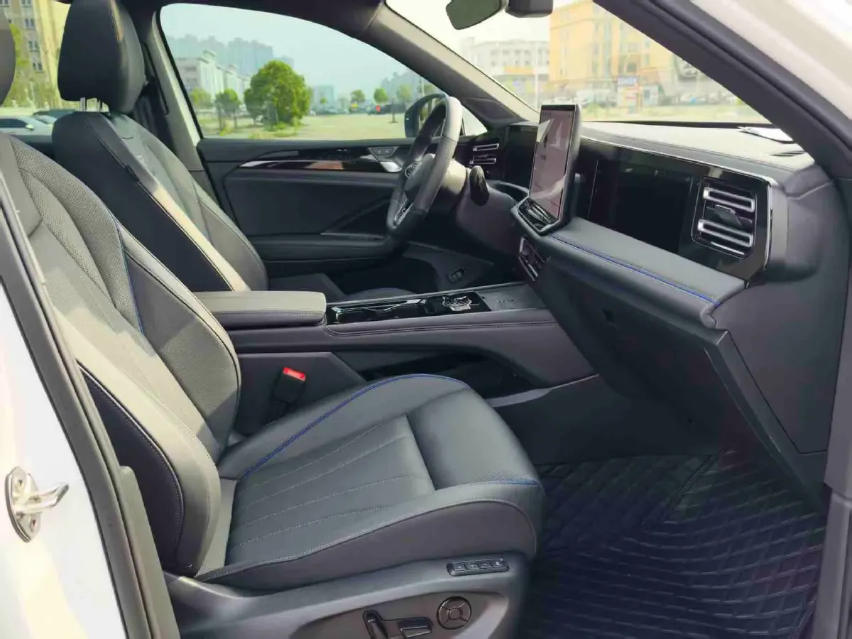2024 Volkswagen Tiguan L 2.0T 186HP L4 7DCT,autocango,china used car exporter,china ev exporter,chinese used car exporter,chinese used ev exporter