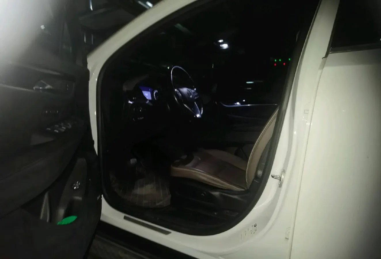 2020 Buick Enclave 2.0T 237HP L4 9AT,autocango,china used car exporter,china ev exporter,chinese used car exporter,chinese used ev exporter