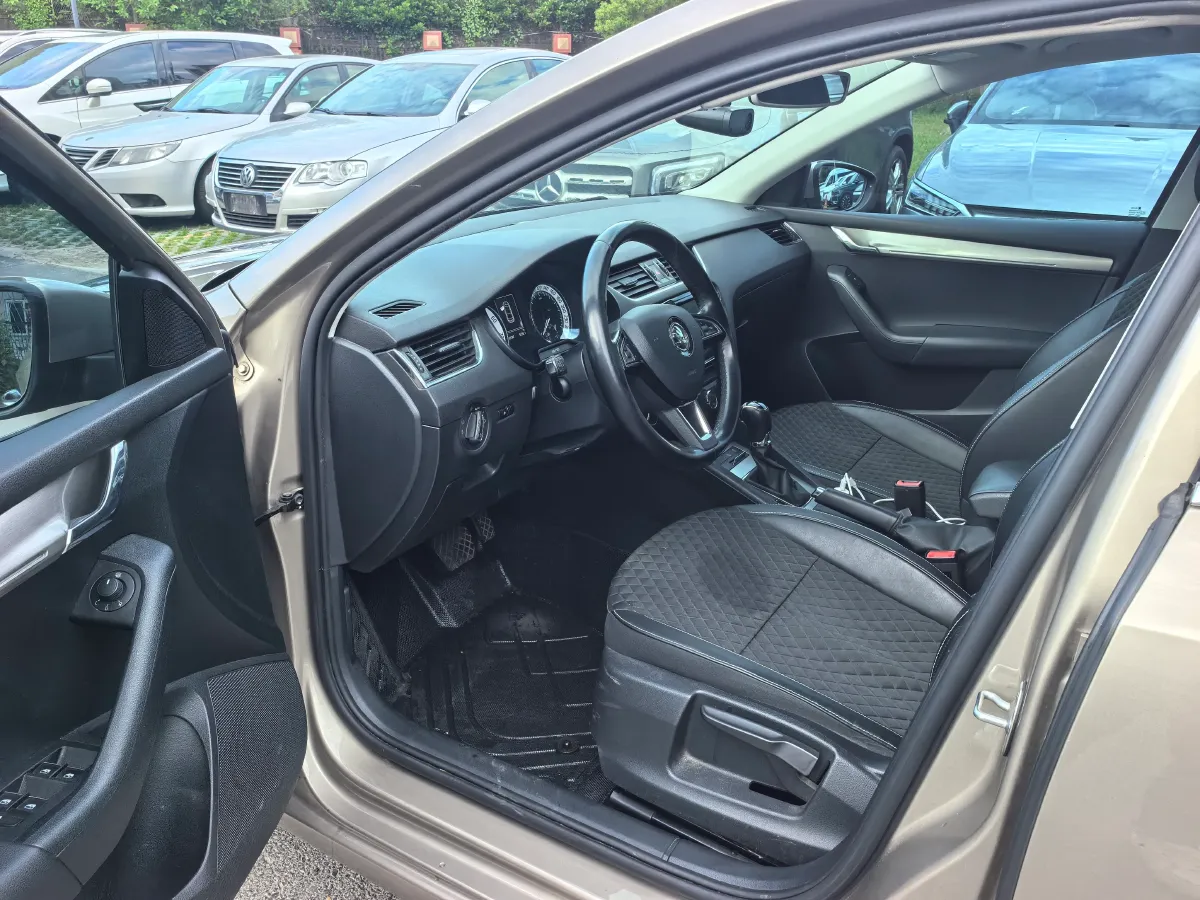 2018 Skoda Octavia 1.2T 116HP L4 7DCT,autocango,china used car exporter,china ev exporter,chinese used car exporter,chinese used ev exporter