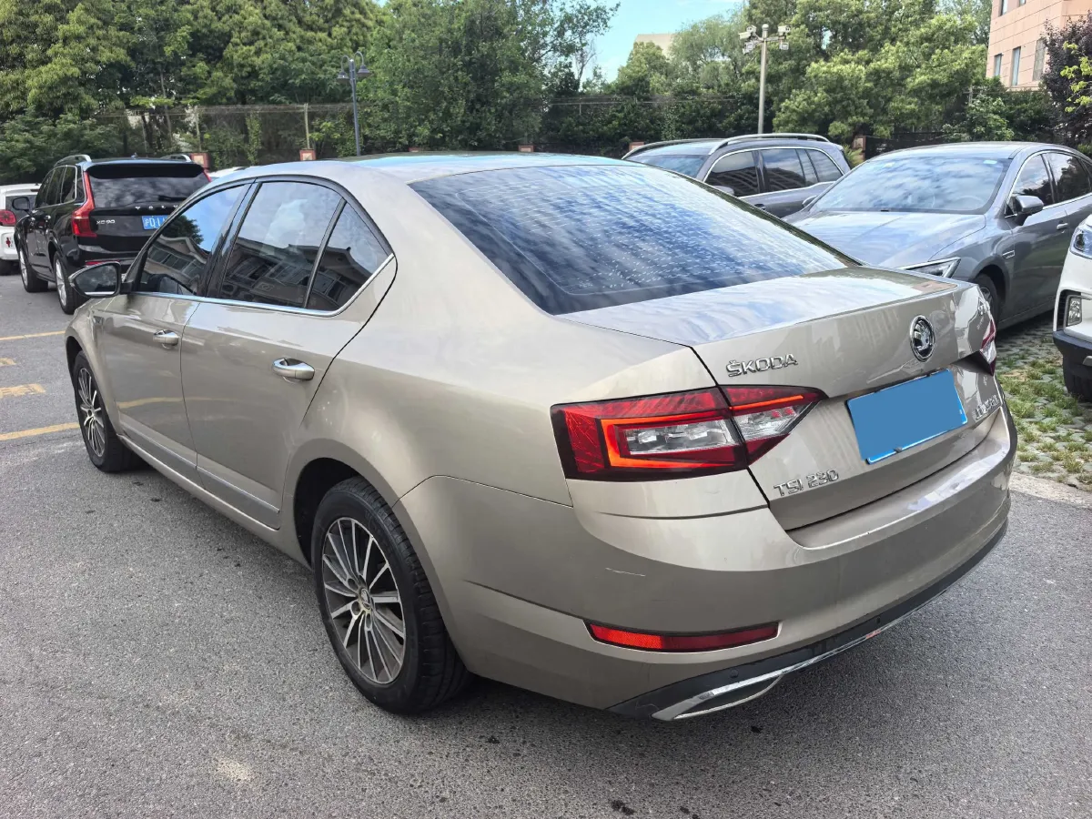 2018 Skoda Octavia 1.2T 116HP L4 7DCT,autocango,china used car exporter,china ev exporter,chinese used car exporter,chinese used ev exporter