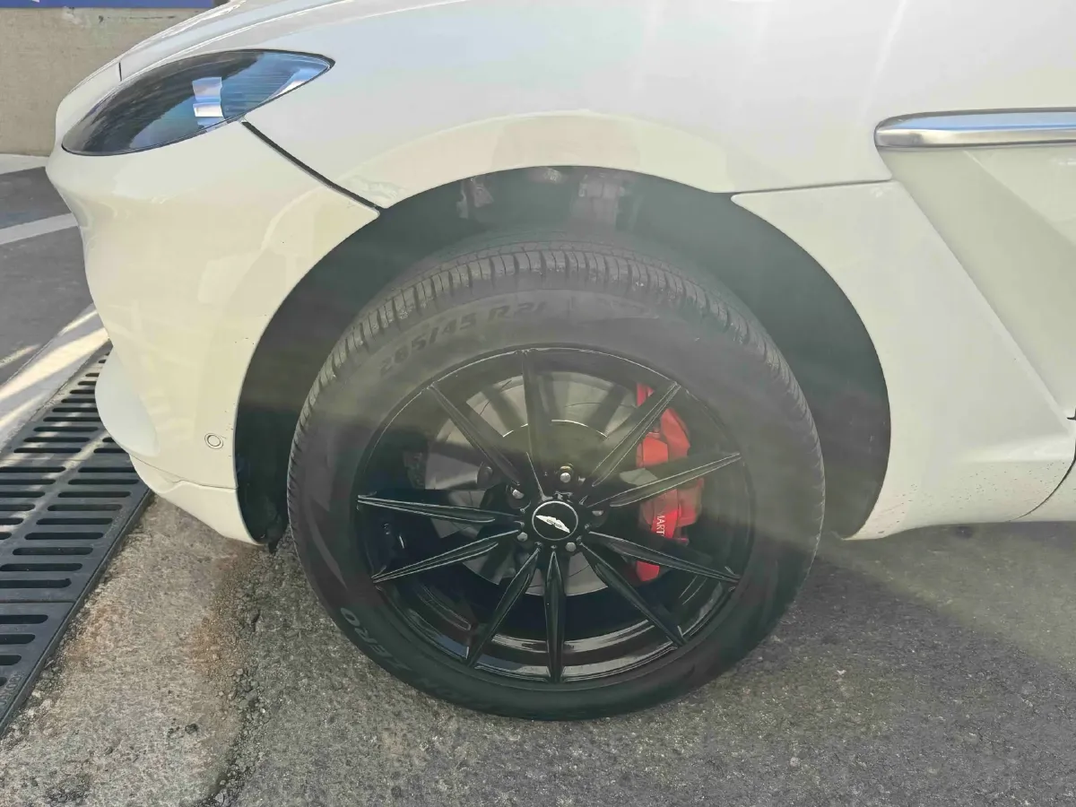 2022 Aston Martin DBX 3.0T 435HP L6 9AT,autocango,china used car exporter,china ev exporter,chinese used car exporter,chinese used ev exporter