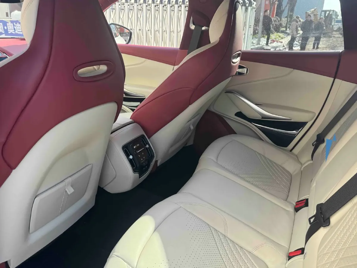 2022 Aston Martin DBX 3.0T 435HP L6 9AT,autocango,china used car exporter,china ev exporter,chinese used car exporter,chinese used ev exporter