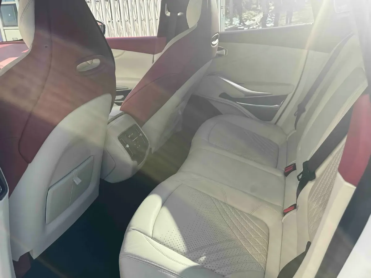 2022 Aston Martin DBX 3.0T 435HP L6 9AT,autocango,china used car exporter,china ev exporter,chinese used car exporter,chinese used ev exporter