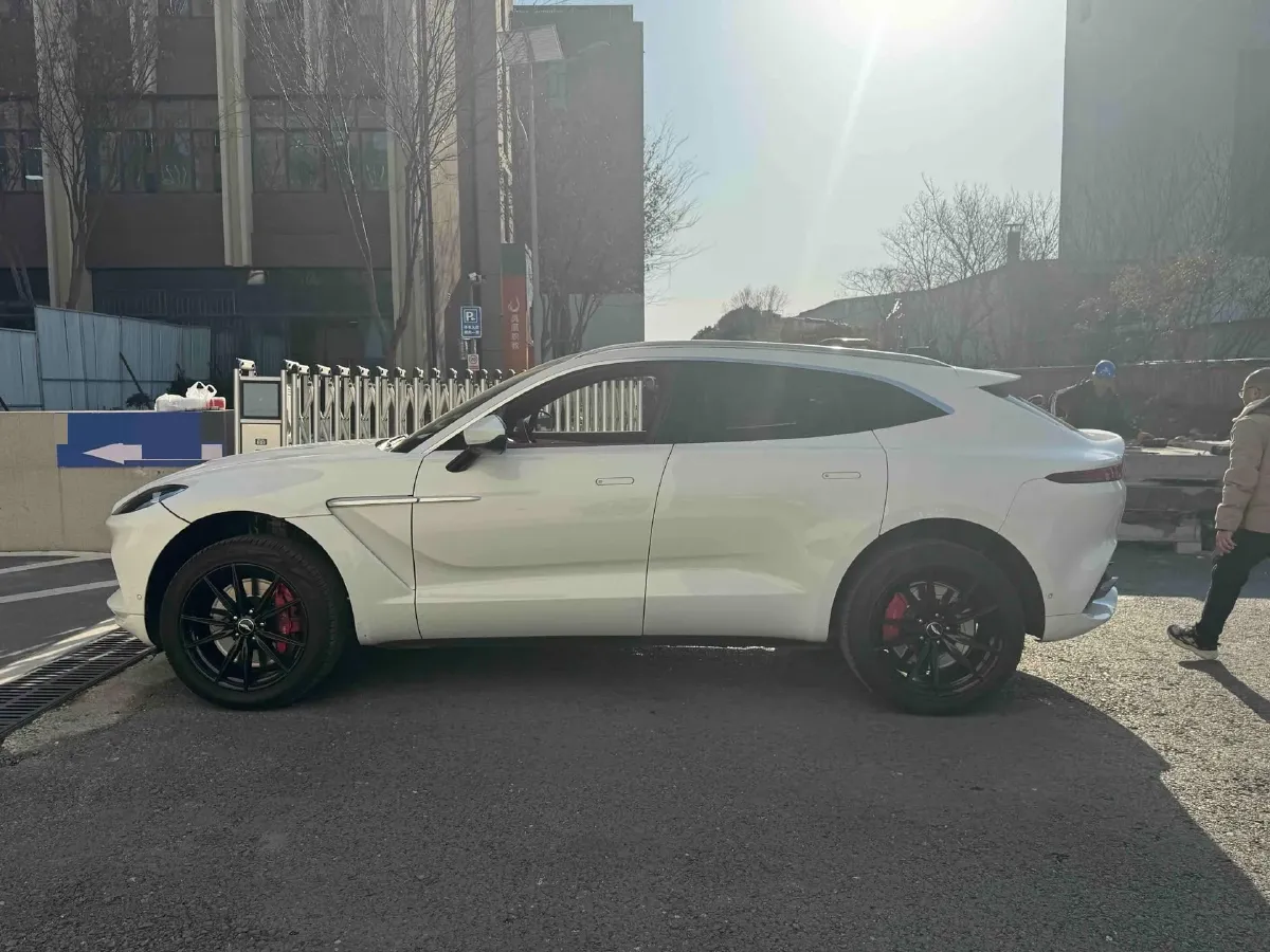 2022 Aston Martin DBX 3.0T 435HP L6 9AT,autocango,china used car exporter,china ev exporter,chinese used car exporter,chinese used ev exporter