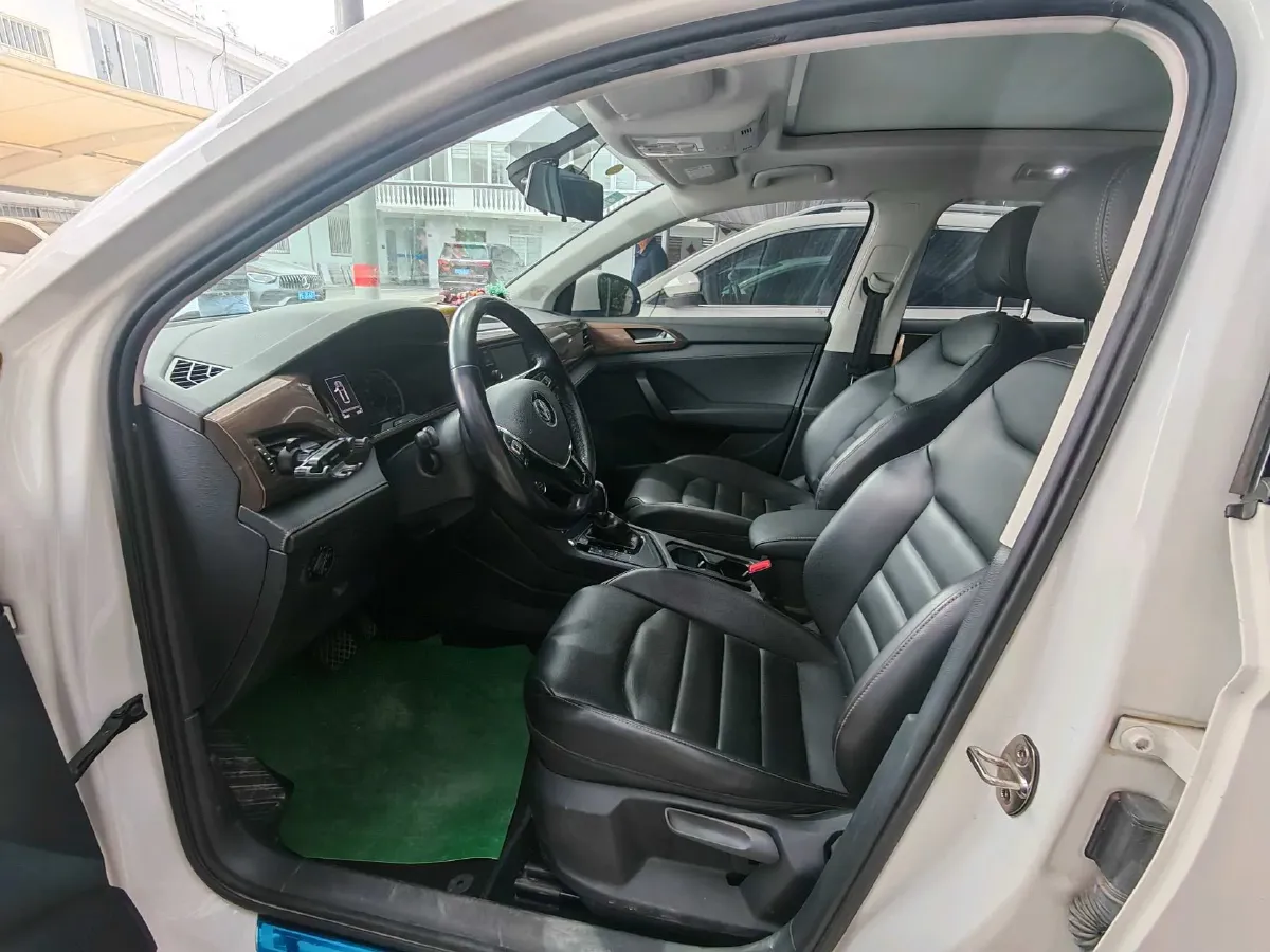 2019 MINI MINI 1.5T 102HP L3 7DCT,autocango,china used car exporter,china ev exporter,chinese used car exporter,chinese used ev exporter