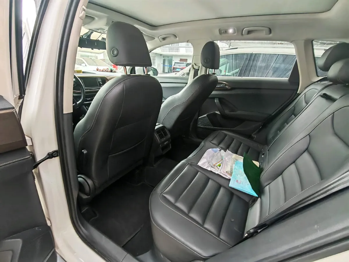 2019 MINI MINI 1.5T 102HP L3 7DCT,autocango,china used car exporter,china ev exporter,chinese used car exporter,chinese used ev exporter
