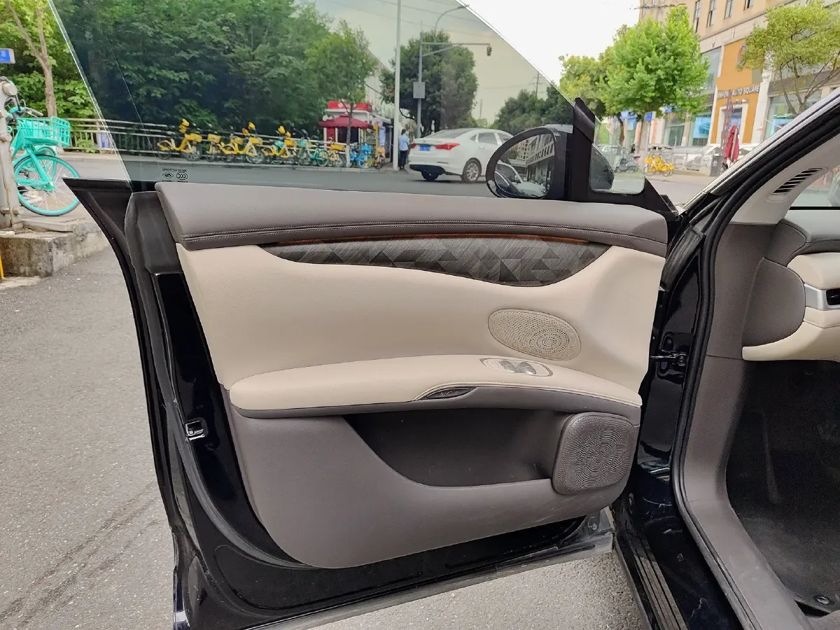 2023 IM LS6 BEV 71KWH,autocango,china used car exporter,china ev exporter,chinese used car exporter,chinese used ev exporter