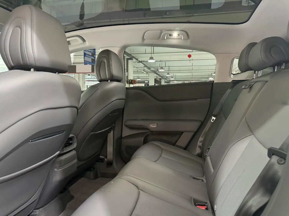 2025 Xpeng G6 BEV 68.5KWH,autocango,china used car exporter,china ev exporter,chinese used car exporter,chinese used ev exporter