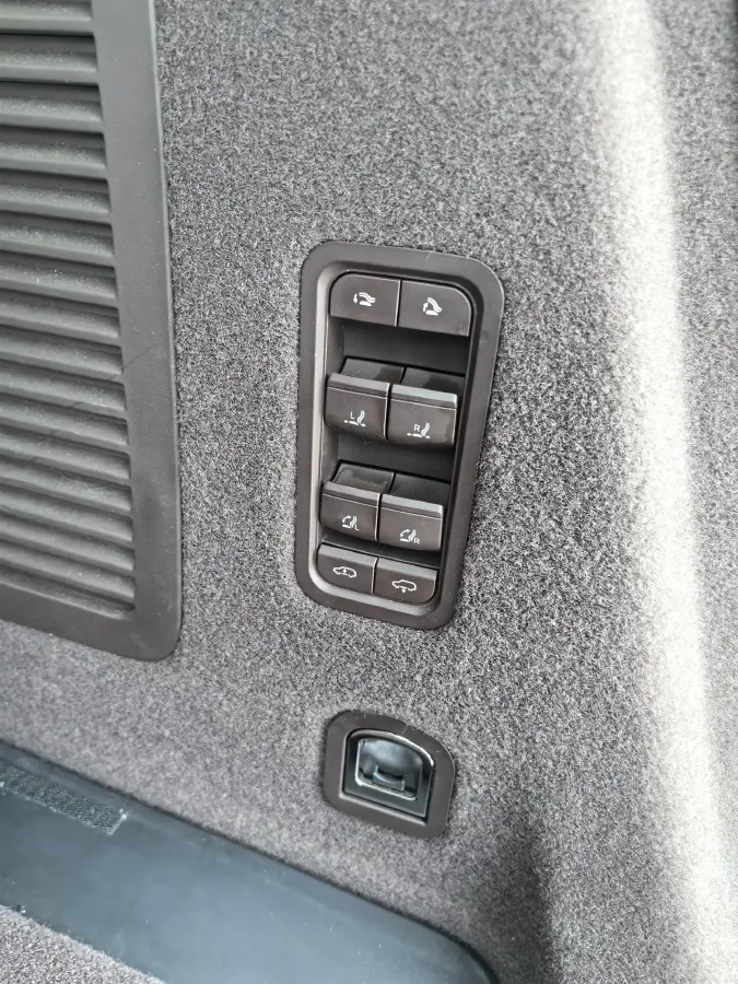 2025 Denza DenzaN9 2.0T 207HP L4 E-CVT PHEV,autocango,china used car exporter,china ev exporter,chinese used car exporter,chinese used ev exporter