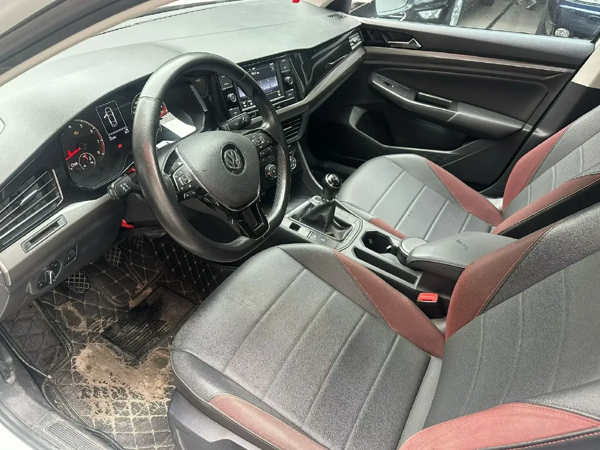 2019 Dongfeng RuiQi 6 2.4L 158HP L4 5MT,autocango,china used car exporter,china ev exporter,chinese used car exporter,chinese used ev exporter