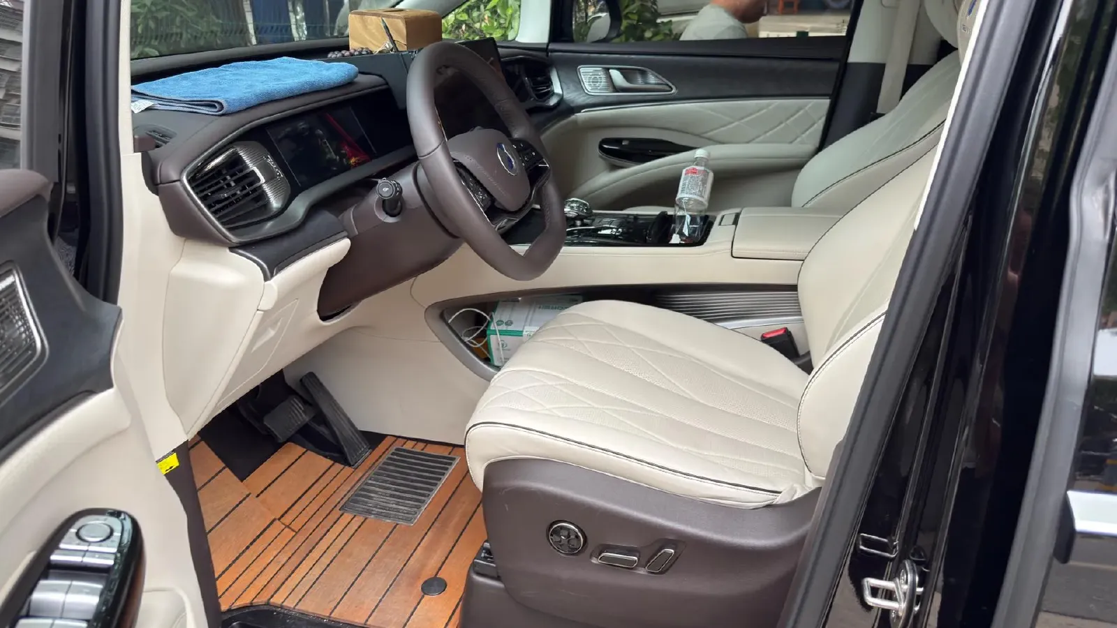 2024 Denza D9 1.5T 139HP L4 E-CVT PHEV 40KWH,autocango,china used car exporter,china ev exporter,chinese used car exporter,chinese used ev exporter