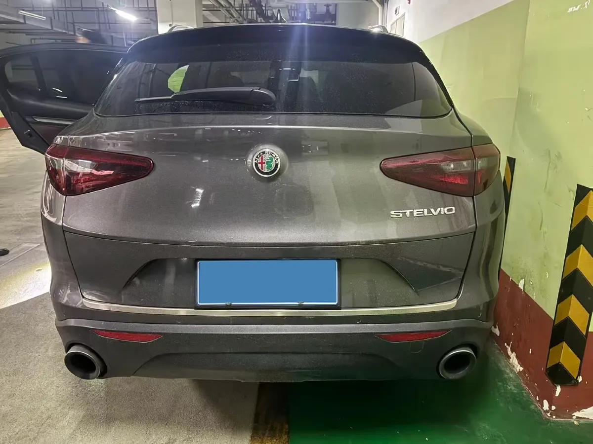 2017 Alfa Romeo Stelvio 2.0T 280HP L4 8AT,autocango,china used car exporter,china ev exporter,chinese used car exporter,chinese used ev exporter