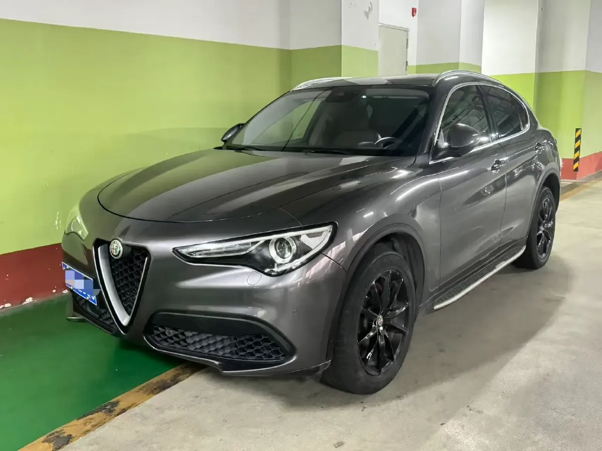 2017 Alfa Romeo Stelvio 2.0T 280HP L4 8AT,autocango,china used car exporter,china ev exporter,chinese used car exporter,chinese used ev exporter