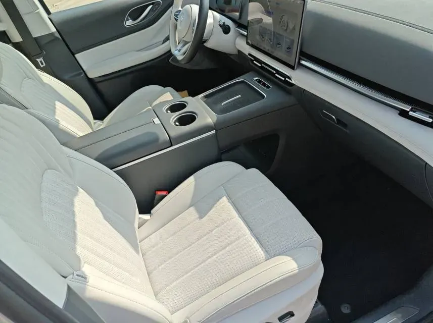 2025 Voyah Dream BEV 108.7KWH,autocango,china used car exporter,china ev exporter,chinese used car exporter,chinese used ev exporter