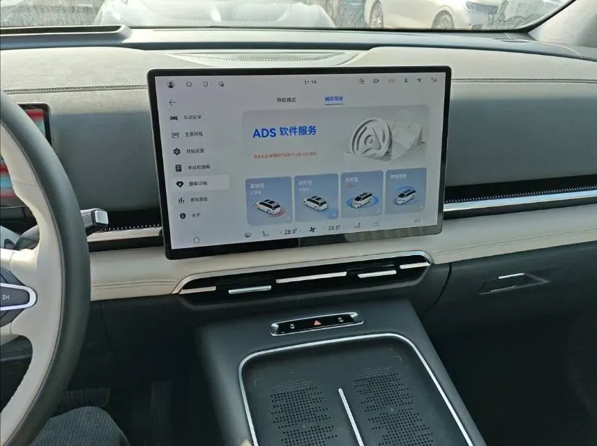 2025 Voyah Dream BEV 108.7KWH,autocango,china used car exporter,china ev exporter,chinese used car exporter,chinese used ev exporter
