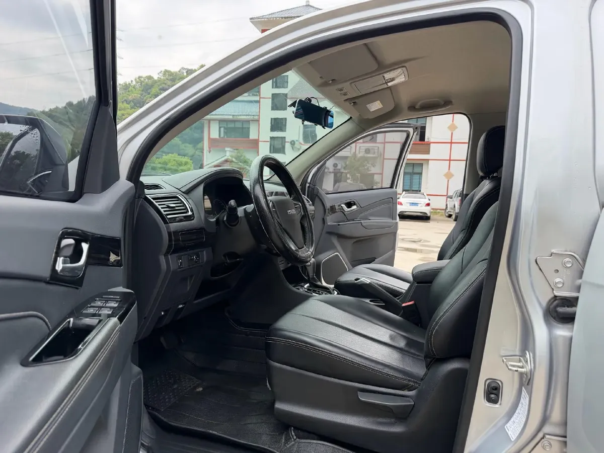 2019 Isuzu LingTuo 2.5T 129HP L4 6AT,autocango,china used car exporter,china ev exporter,chinese used car exporter,chinese used ev exporter